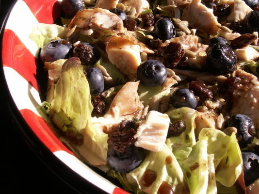 salade d'épinards au poulet grillé et aux myrtilles