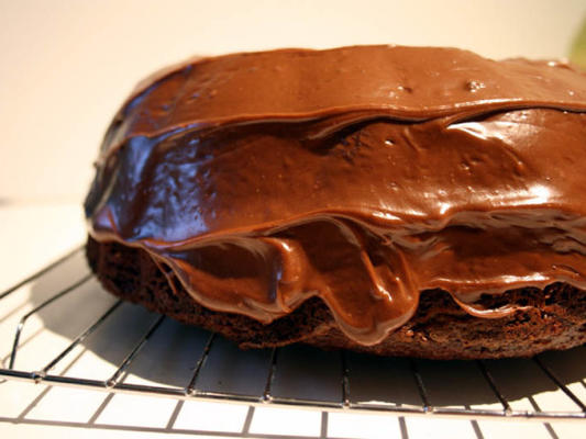 plus facile et le meilleur gâteau au chocolat w. glaçage au chocolat céleste