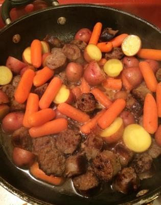 souper à la saucisse, pommes de terre et carottes
