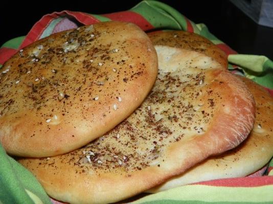 pain plat avec za’atar
