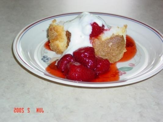 gâteau aux anges avec crème au citron et baies