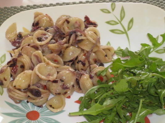 orecchiette avec radicchio et oignons