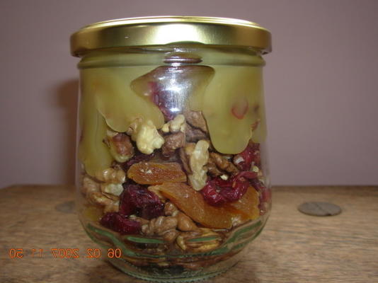 garniture au miel, aux noix et aux fruits secs (cadeau dans un pot)