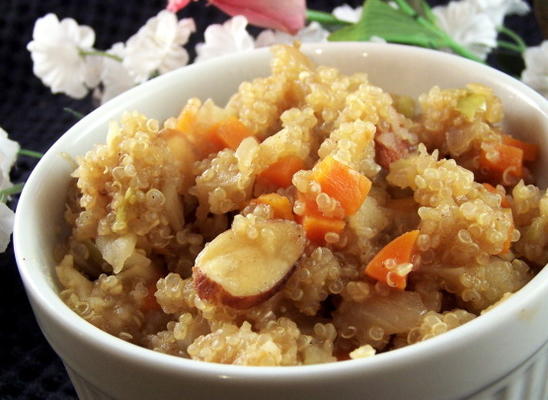 quinoa copieux avec pommes et amandes sautées