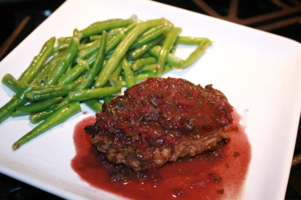 filet mignon avec sauce à la madère à la moutarde et aux anchois