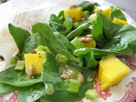 salade aux épinards et substitut de mangue
