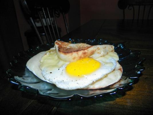 oeufs au plat avec du fromage