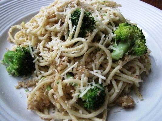 chapelure de brocoli et d'ail spaghetti