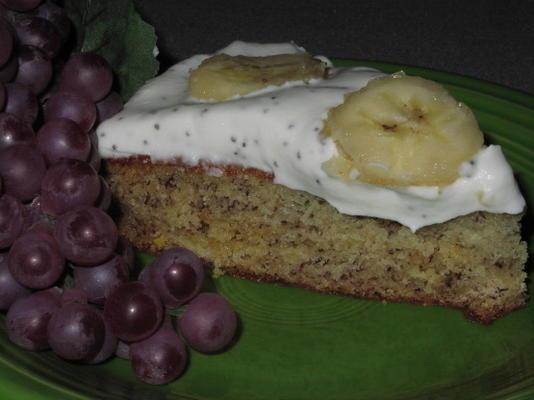 Gâteau à la banane avec crème de pavot et citron