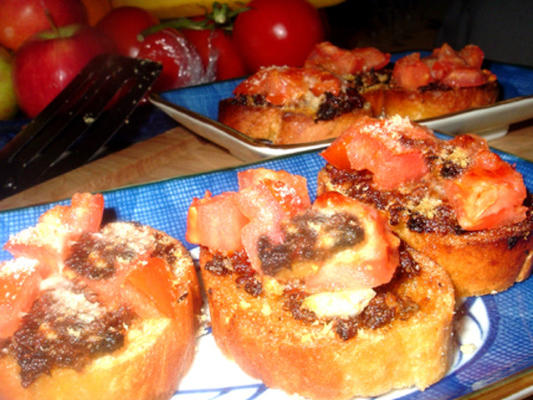 anchois et bruschetta de tomates séchées au soleil
