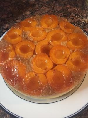 gâteau renversé aux amandes et à l'abricot