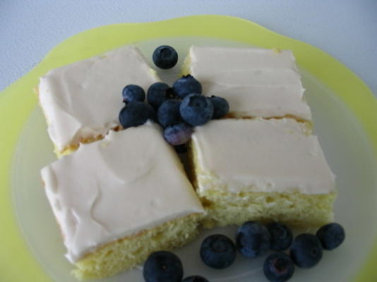 barres de citron avec glaçage au fromage à la crème