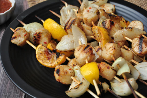 brochettes de bière et de pétoncles