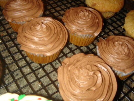 cupcakes végétaliens à la vanille et au chocolat sans gluten et sans sucre