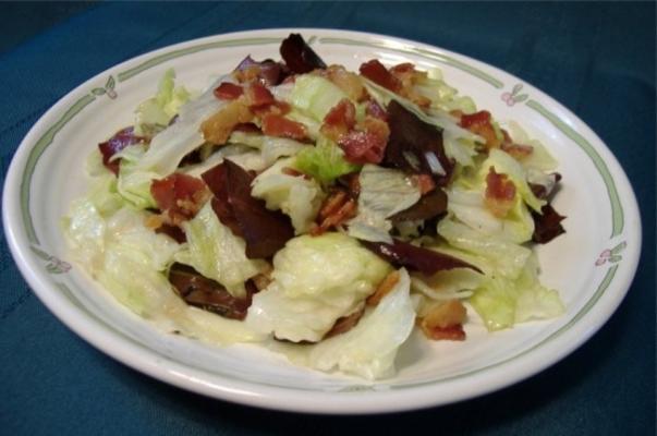 salade de laitue avec vinaigrette au bacon