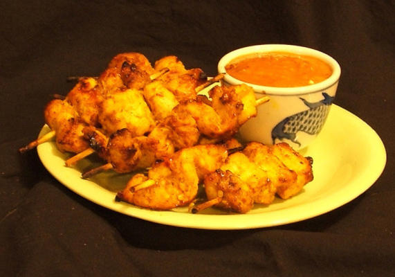 Satay de boeuf ou de poulet avec sauce aux arachides