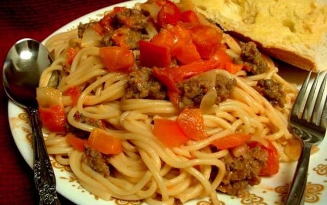 spaghettis aux saucisses et poivrons