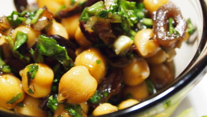salade estivale de haricots garbanzo (végétalien)