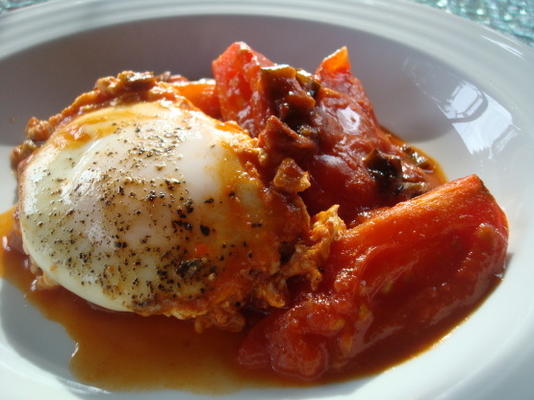 tomates paprika avec œufs pochés (shakshouka)