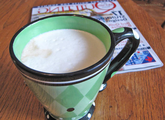 café au lait à la vanille avec sirop de vanille et sucre brut à la vanille