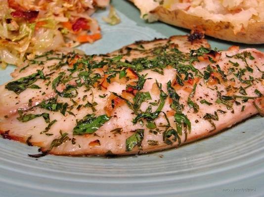tilapia au citron et à l'ail cuit