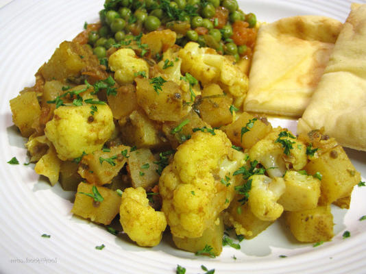 chou-fleur et pommes de terre au cari (aloo gobi)