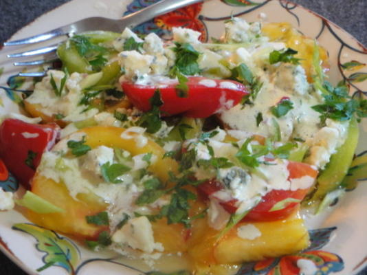 Salade de tomates Heirloom avec vinaigrette au babeurre et fromage bleu