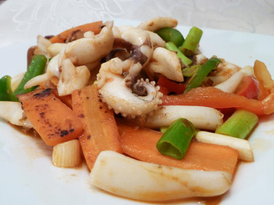 calmars sautés épicés (ohjing-uh bokkeum)