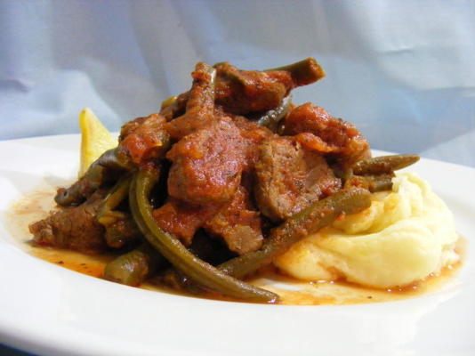 agneau braisé à la grecque avec haricots verts et tomates