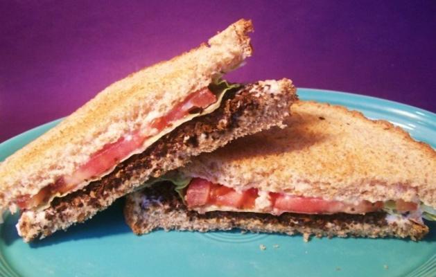 Vegan Dlt (Dulse, laitue et tomates) sandwiches