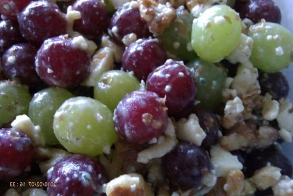 salade de raisins aux noix et au fromage bleu