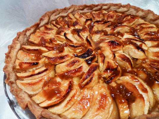 tarte aux pommes avec glaçage orange-marsala