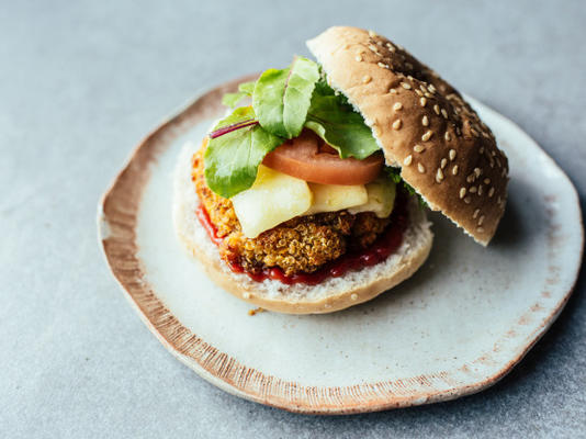 burger végétarien à la courge et au quinoa rôti