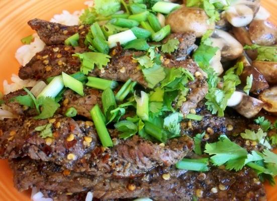 sauté de boeuf épicé avec oignons verts et coriandre