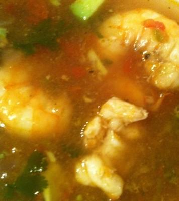 sopa de mariscos (soupe mexicaine de fruits de mer)