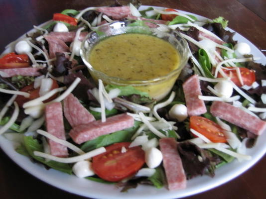 salade hachée avec vinaigrette italienne