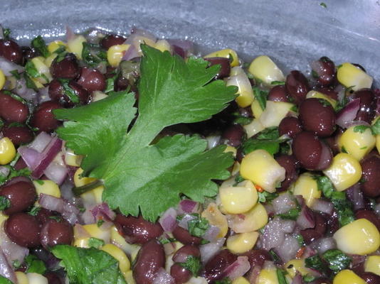 salade de maïs sucré et haricots noirs