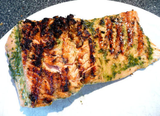 saumon grillé à l'huile de basilic