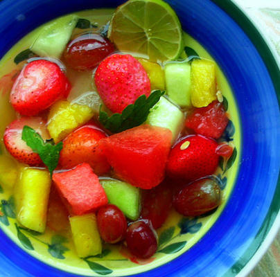 Salade de fruits avec vinaigrette au poivre