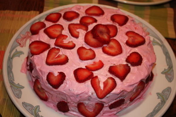 gâteau bundt à la fraise avec glaçage au citron (utilise un mélange à gâteau)