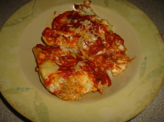 Coquilles de pâtes géantes au fromage et à la dinde hachée