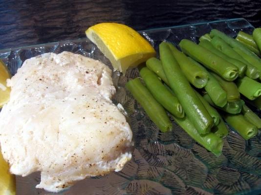 poisson cuit à la vapeur (sans vapeur) avec haricots verts