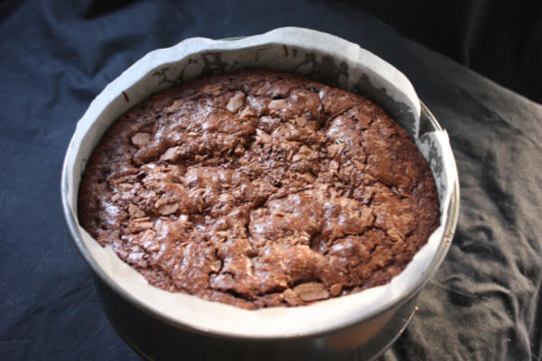 gâteau de boue au chocolat fondu et mélangé