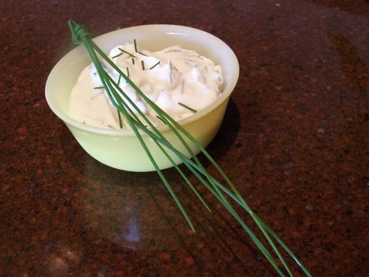 trempette à la crème sure et à la ciboulette