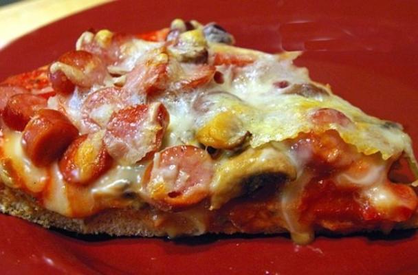 pizza aux légumes et au pepperoni
