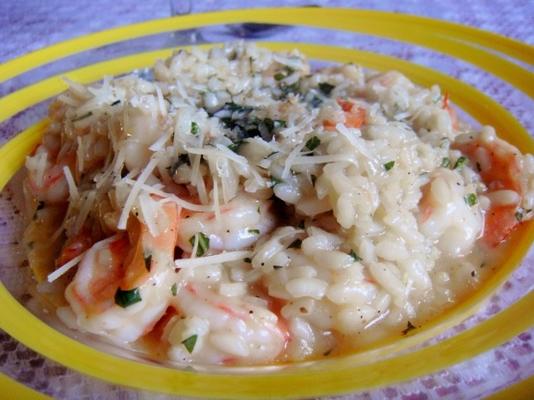 risotto aux crevettes avec beurre aux herbes fraîches