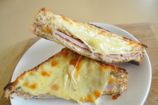 sandwiches grillés au jambon et au fromage