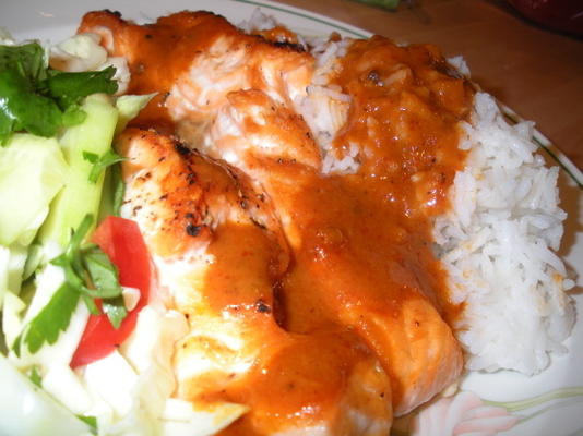 filet de saumon du Pacifique grillé avec sauce thaïlandaise au curry