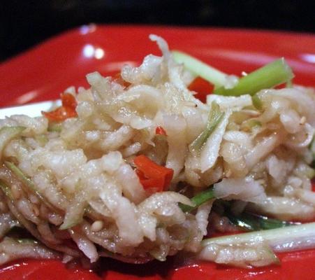 moo saeng chae (salade de radis marinée)
