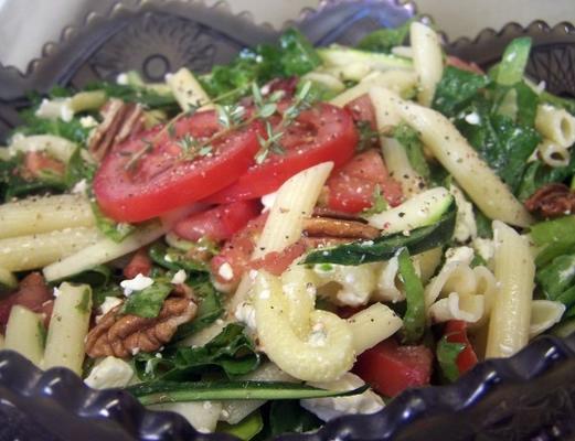 Salade de feta, épinards et pacanes